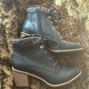Brand new no tag casual boots